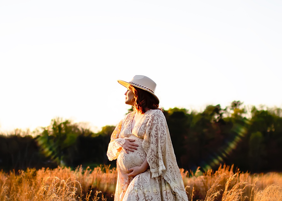 maternity photoshoot at sunset